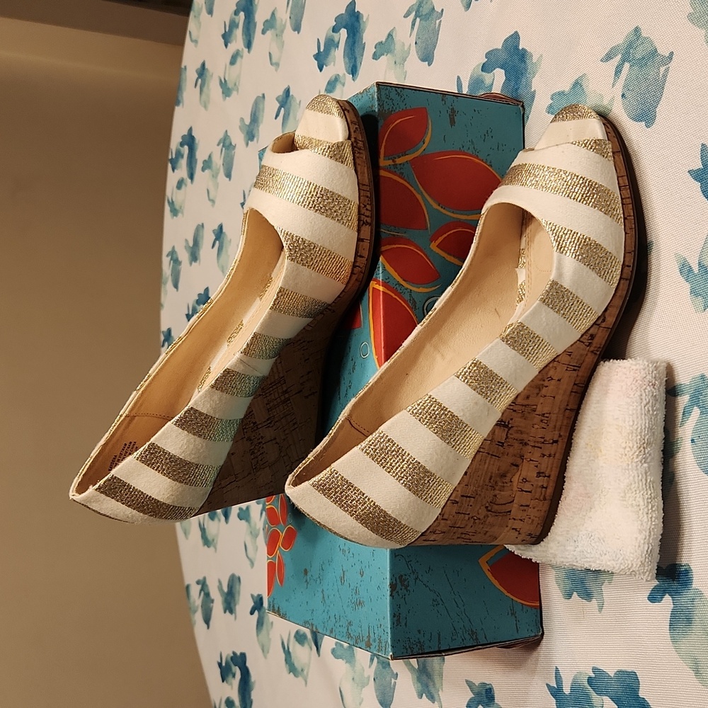 White  and metallic gold cloth wedge shoes, size 7.5, open toe